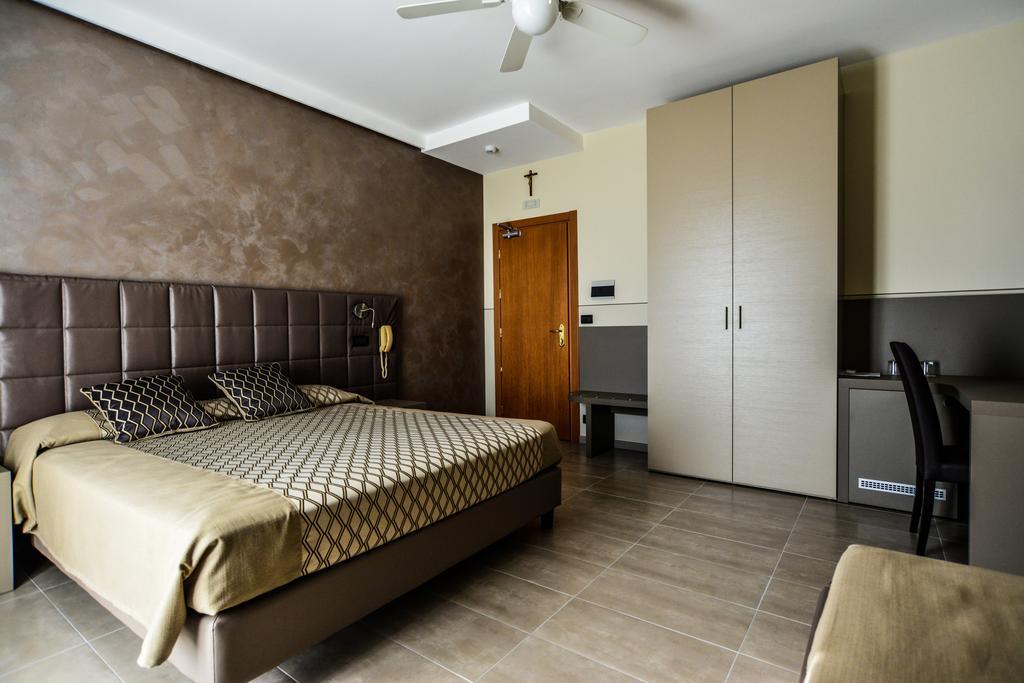 Hotel Sorriso Тосколано-Мадерно Экстерьер фото