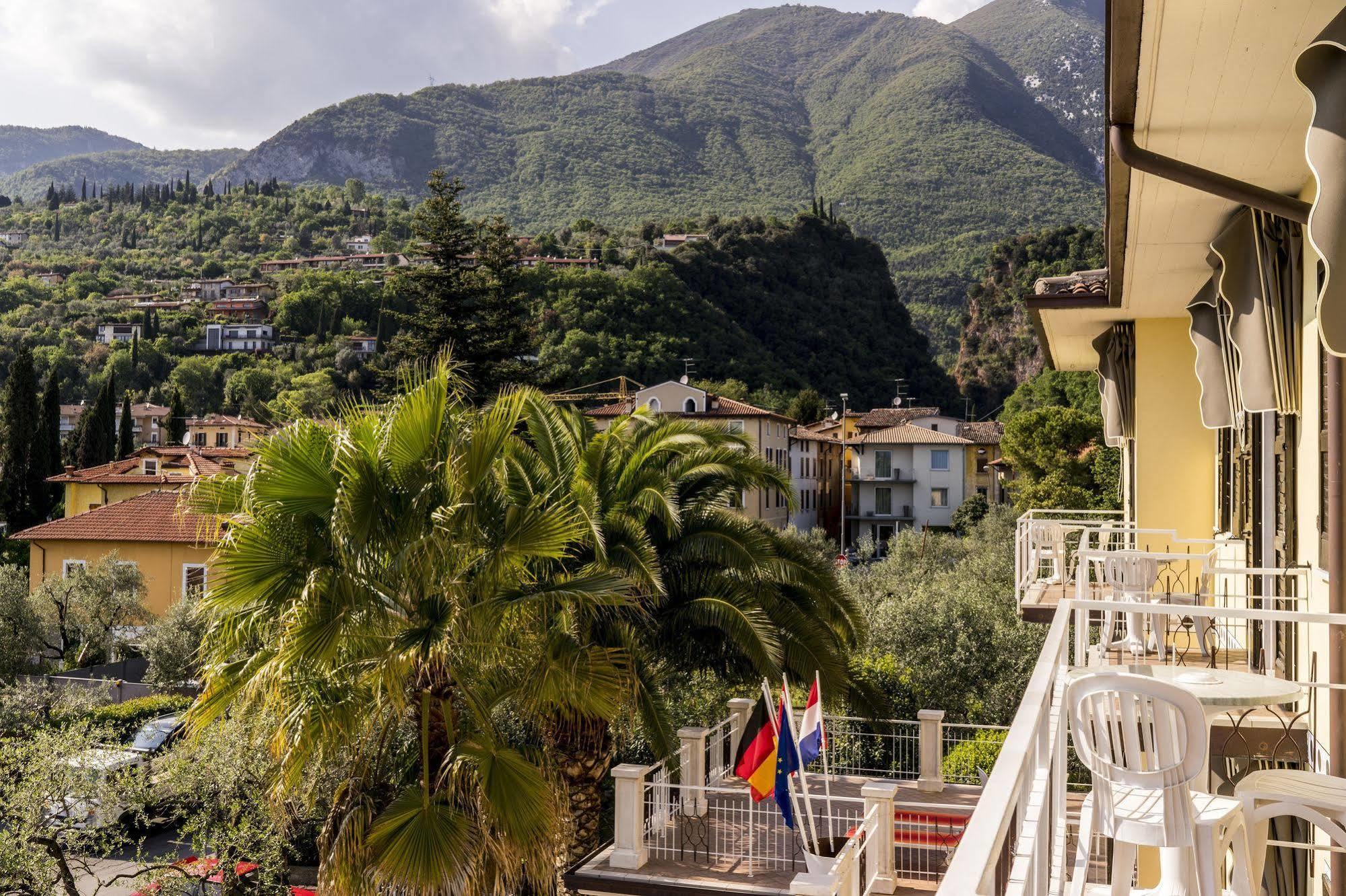 Hotel Sorriso Тосколано-Мадерно Экстерьер фото
