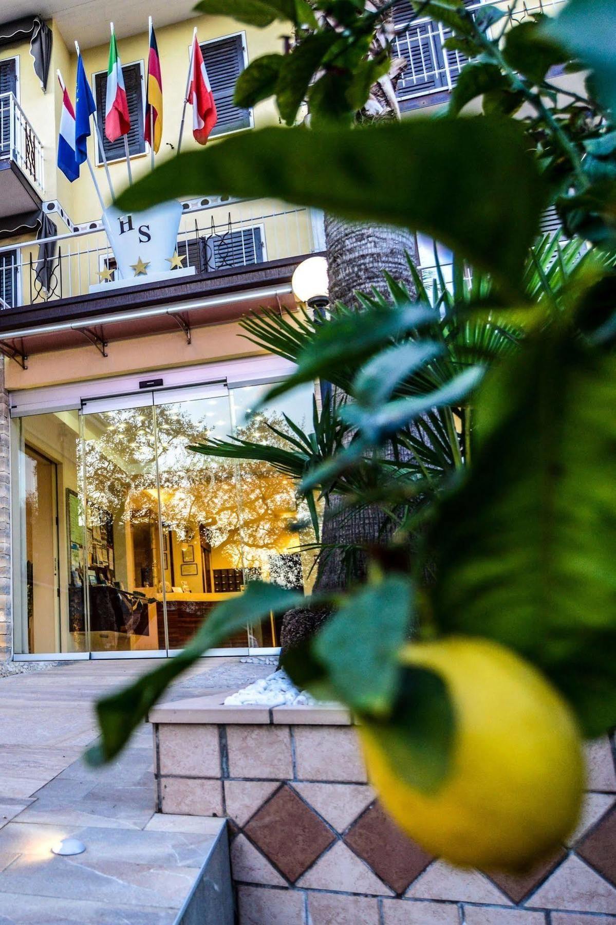 Hotel Sorriso Тосколано-Мадерно Экстерьер фото