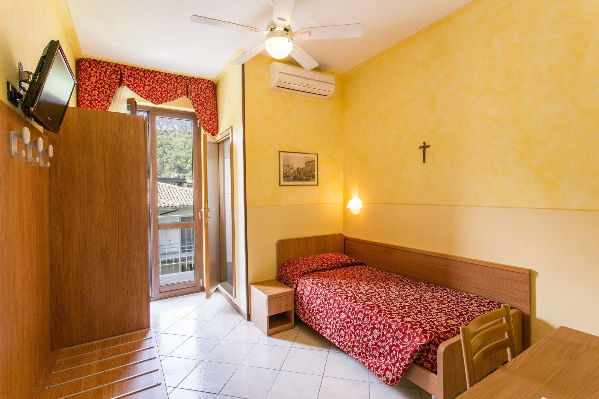 Hotel Sorriso Тосколано-Мадерно Экстерьер фото