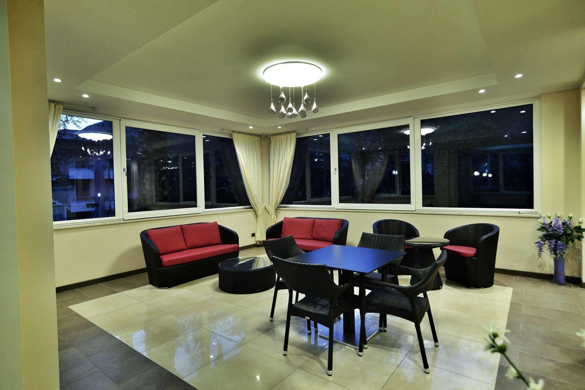 Hotel Sorriso Тосколано-Мадерно Экстерьер фото