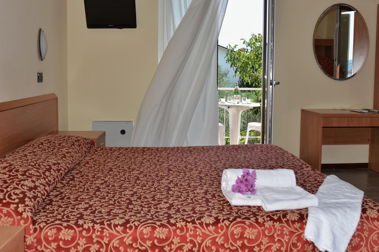 Hotel Sorriso Тосколано-Мадерно Экстерьер фото